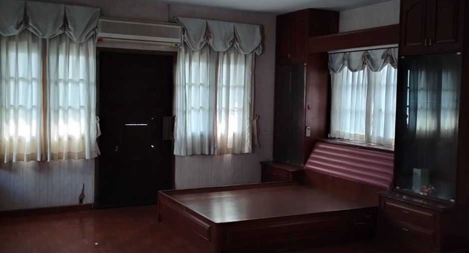 For sale 4 bedrooms house in Mueang Chiang Mai, Chiang Mai