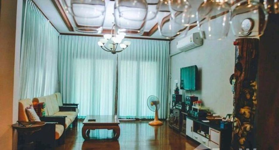 For sale 4 bedrooms house in Saraphi, Chiang Mai
