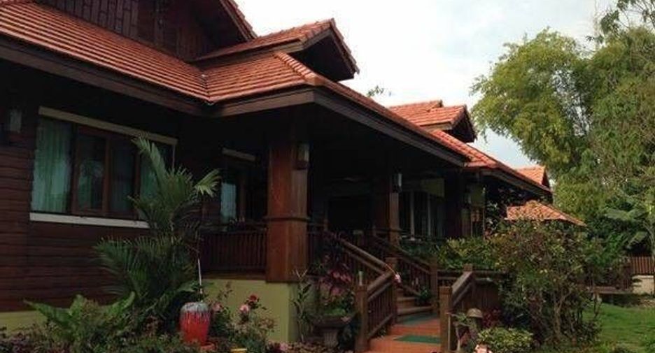 For sale 4 bedrooms house in Saraphi, Chiang Mai