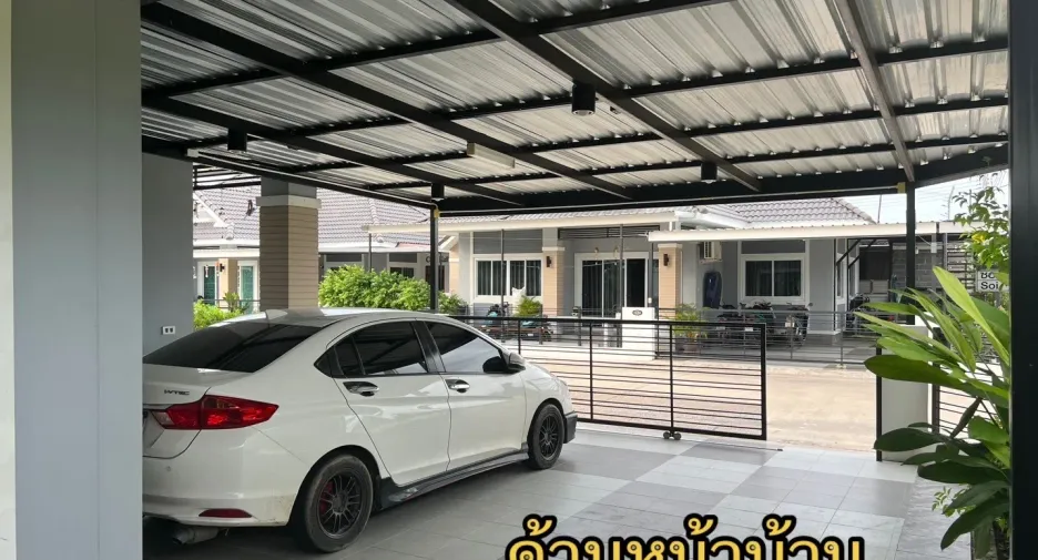 出售 3 卧室 独立屋 在 Phanat Nikhom, Chon Buri