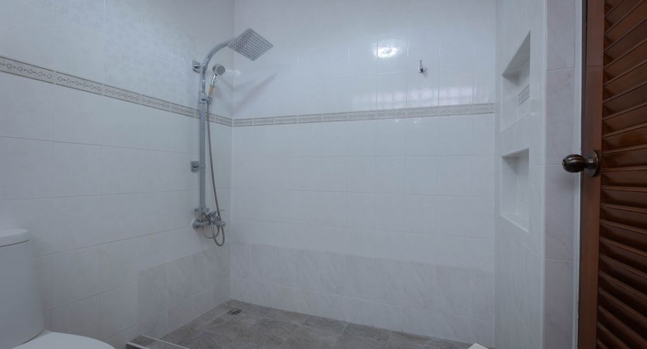 Продажа 4 спальни дом в Хуаи Кхщанг, Бангкок