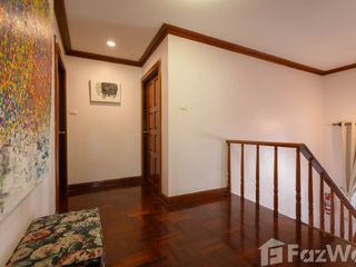 For sale 4 ベッドルーム house in Huai Khwang, Bangkok