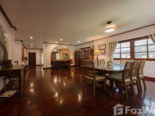 For sale 4 ベッドルーム house in Huai Khwang, Bangkok