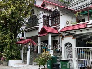 For sale 4 ベッドルーム house in Huai Khwang, Bangkok
