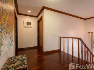 Haus zum Kauf mit 4 Zimmer in Huai Khwang, Bangkok