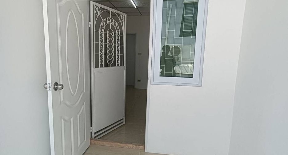 For sale 2 bedrooms townhouse in Lat Krabang, Bangkok
