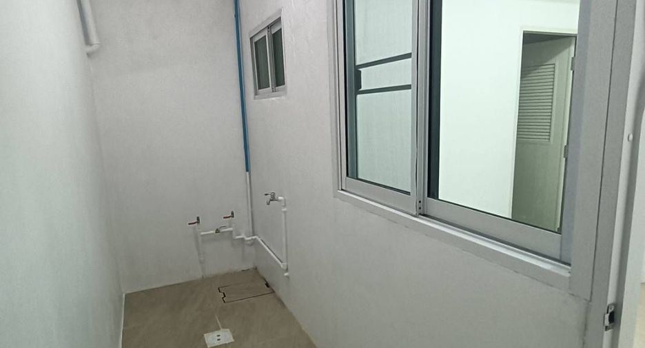 For sale 2 bedrooms townhouse in Lat Krabang, Bangkok