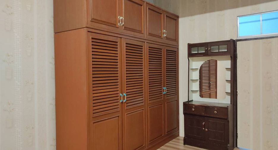 For sale 4 bedrooms townhouse in Mueang Chiang Mai, Chiang Mai