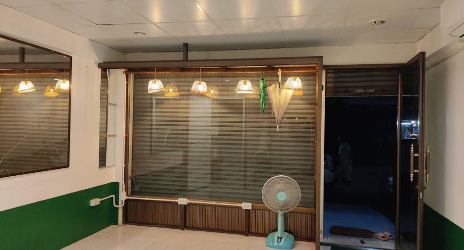 For sale 4 bedrooms townhouse in Mueang Chiang Mai, Chiang Mai