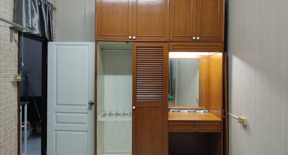 For sale 4 bedrooms townhouse in Mueang Chiang Mai, Chiang Mai