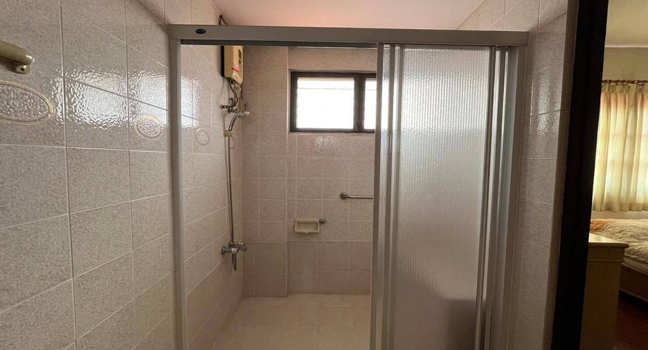 For sale 5 bedrooms house in Mueang Chiang Mai, Chiang Mai