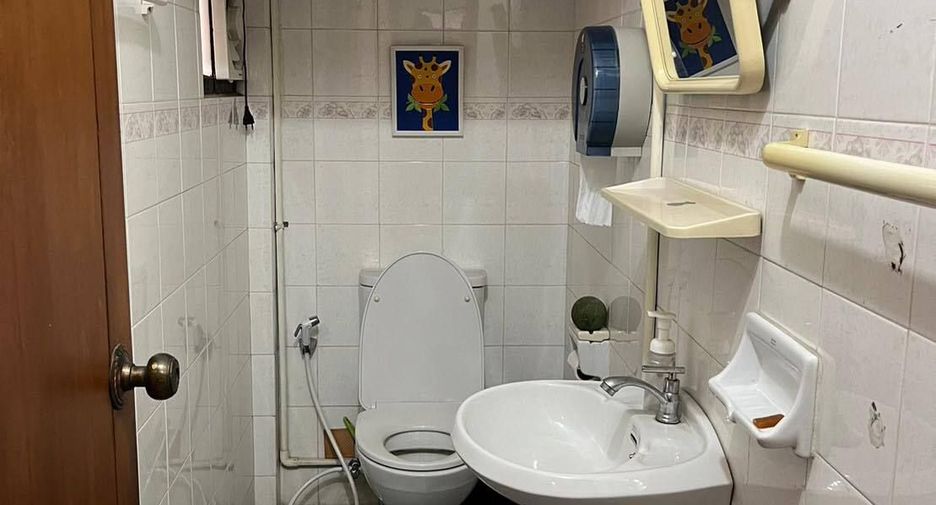 For sale 5 bedrooms house in Mueang Chiang Mai, Chiang Mai