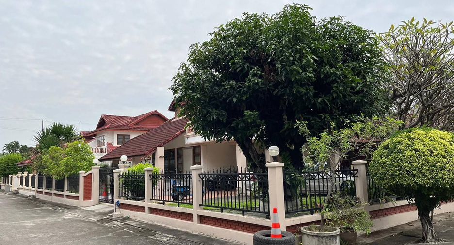 For sale 5 bedrooms house in Mueang Chiang Mai, Chiang Mai