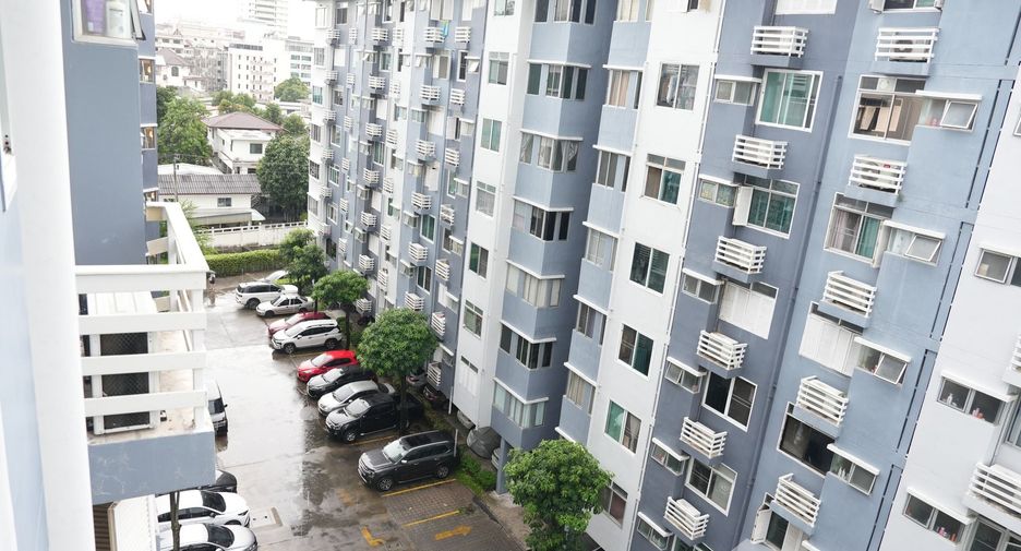 For sale studio condo in Bang Phlat, Bangkok