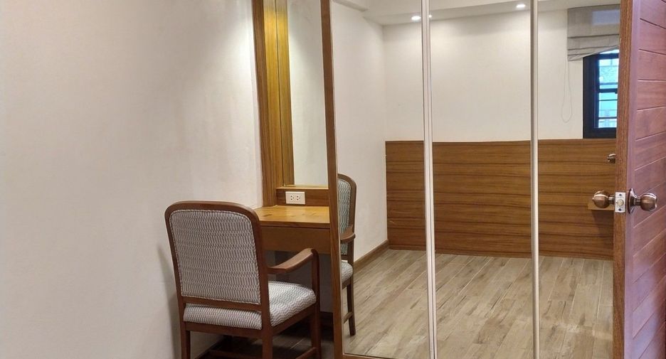 For rent 2 bedrooms townhouse in Mueang Chiang Mai, Chiang Mai