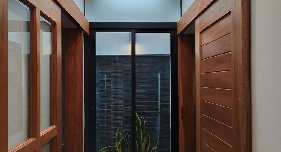 For rent 2 bedrooms townhouse in Mueang Chiang Mai, Chiang Mai