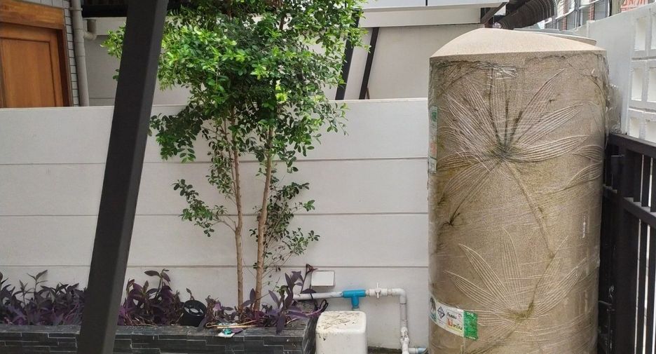 For rent 2 bedrooms townhouse in Mueang Chiang Mai, Chiang Mai