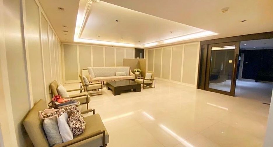 For sale 1 bed condo in Khlong Toei, Bangkok