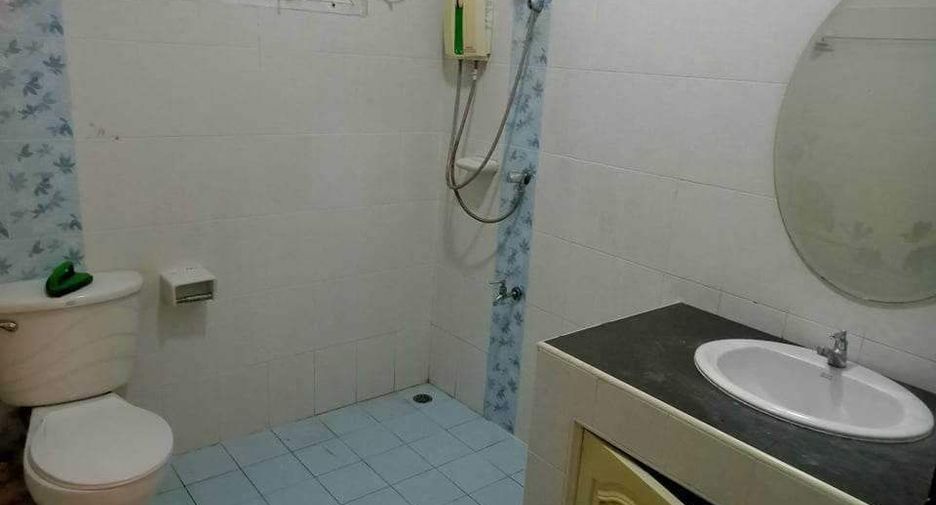 For rent 4 bedrooms house in Saraphi, Chiang Mai