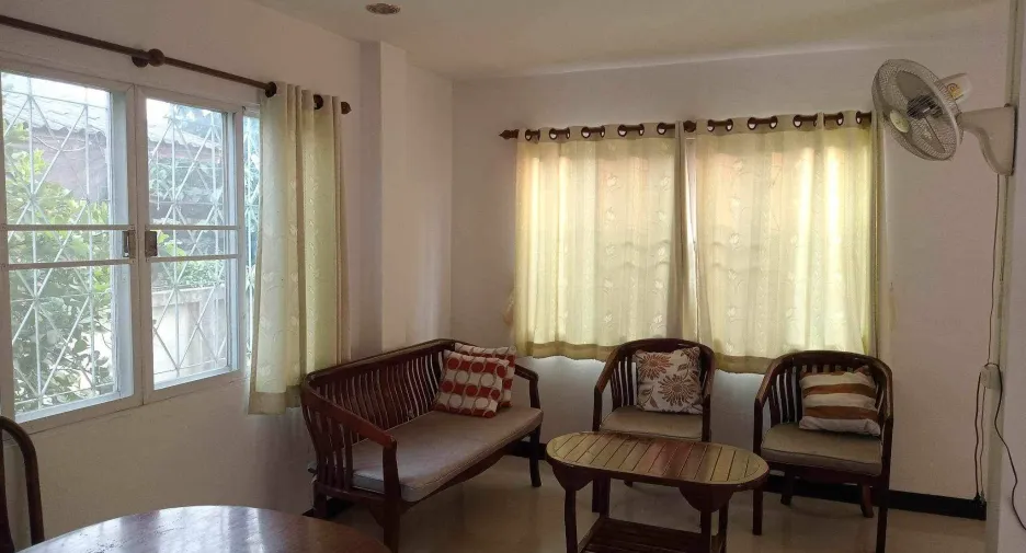 For rent 4 bedrooms house in Saraphi, Chiang Mai