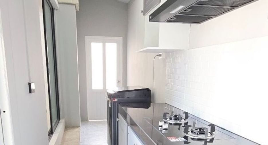For rent 4 bedrooms house in Saraphi, Chiang Mai