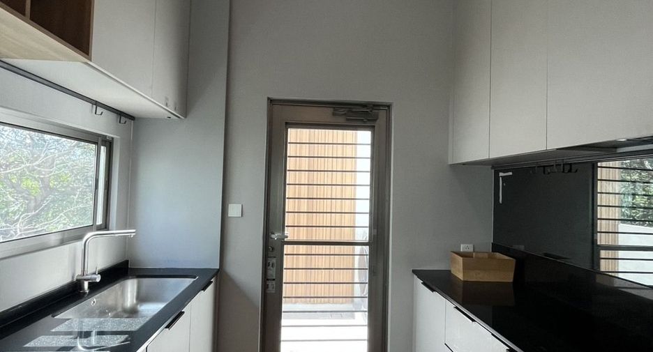 For sale and for rent 3 bedrooms house in Saphan Sung, Bangkok