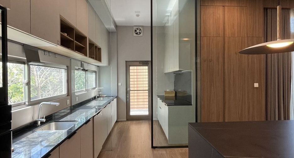 For sale and for rent 3 bedrooms house in Saphan Sung, Bangkok