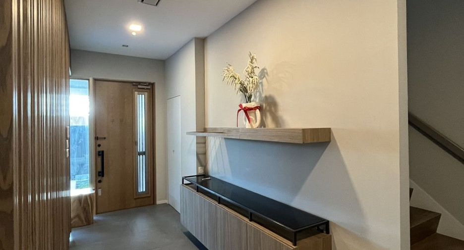 For sale and for rent 3 bedrooms house in Saphan Sung, Bangkok