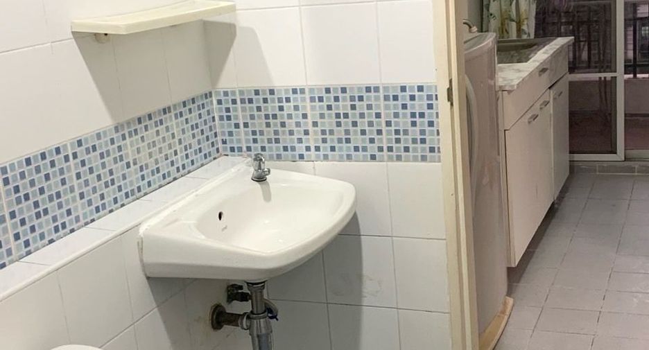 For rent 1 bed condo in Khlong Luang, Pathum Thani
