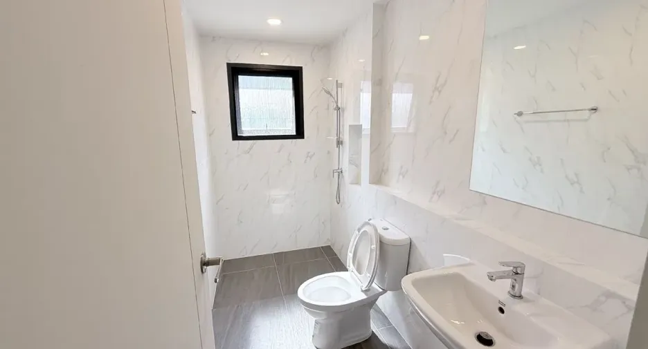 For sale and for rent 3 bedrooms house in Bang Phli, Samut Prakan
