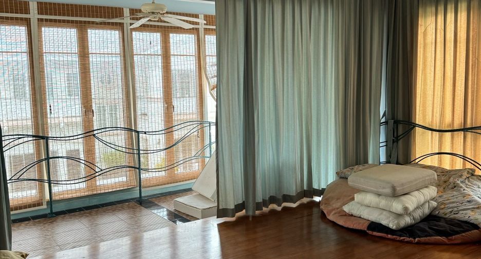 Haus zum Kauf mit 4 Zimmer in Bang Lamung, Chonburi
