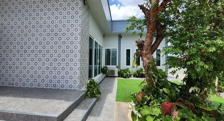 À vendre et à louer 4 chambres maison à Saraphi, Chiang Mai