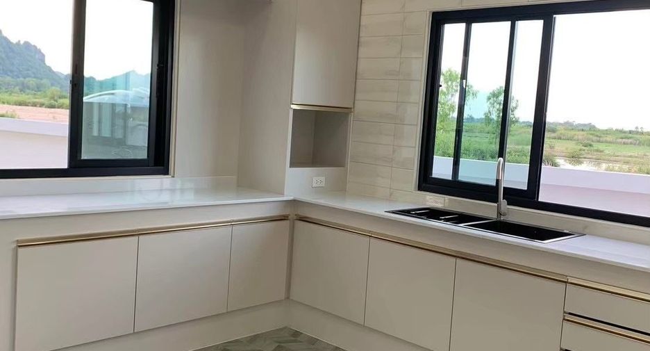 Villa zum Kauf mit 3 Zimmer in Cha Am, Phetchaburi