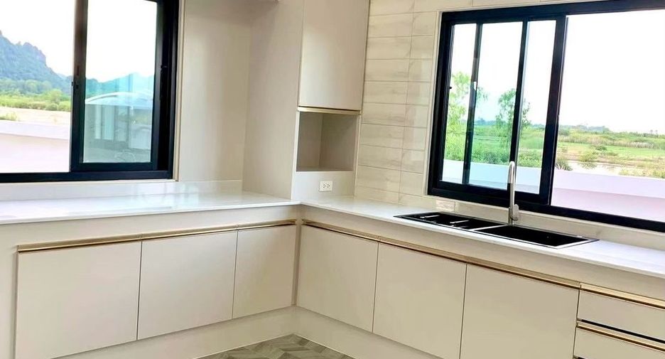 Villa zum Kauf mit 3 Zimmer in Cha Am, Phetchaburi
