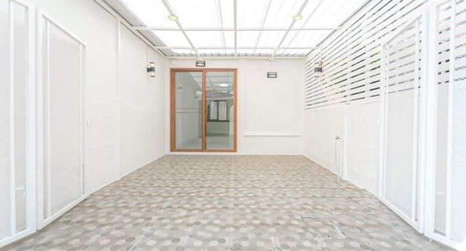 For sale 2 bedrooms townhouse in Lat Phrao, Bangkok