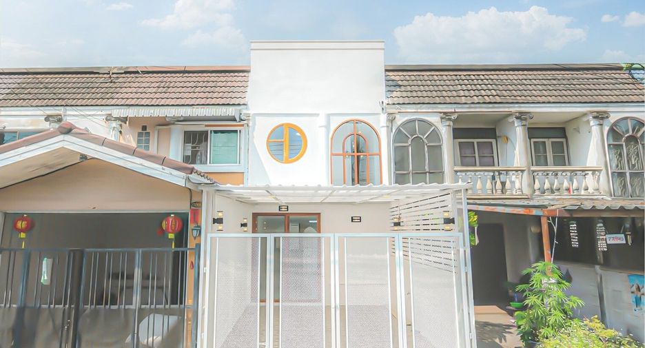 For sale 2 bedrooms townhouse in Lat Phrao, Bangkok