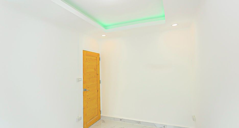 For sale 2 bedrooms townhouse in Lat Phrao, Bangkok