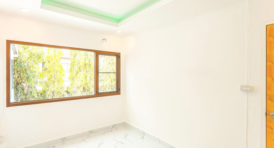 For sale 2 bedrooms townhouse in Lat Phrao, Bangkok