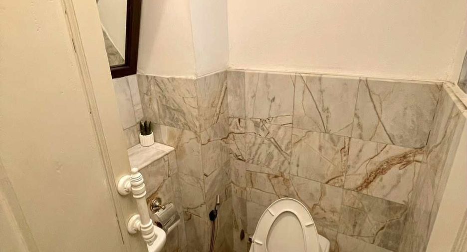 For rent 1 bed townhouse in Mueang Chiang Mai, Chiang Mai