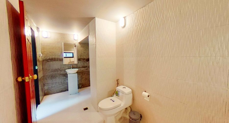 For sale 2 bedrooms townhouse in Mueang Chiang Mai, Chiang Mai