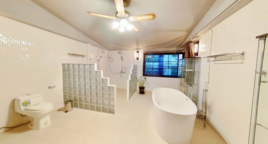 For sale 2 bedrooms townhouse in Mueang Chiang Mai, Chiang Mai