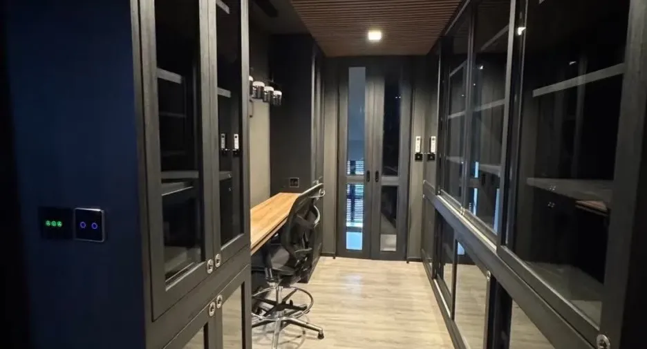 Casa en venta y en alquiler de 4 habitaciones en Huai Khwang, Bangkok