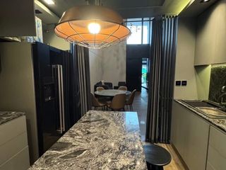 For sale and for rent 4 bedrooms house in Huai Khwang, Bangkok
