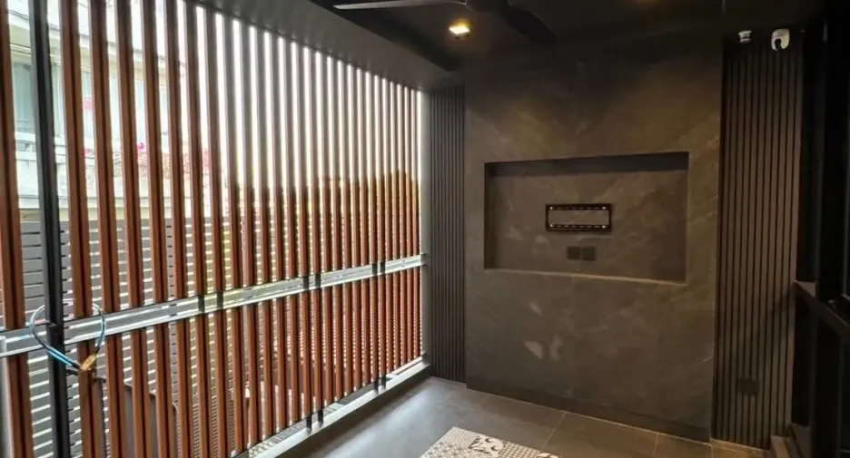 Casa en venta y en alquiler de 4 habitaciones en Huai Khwang, Bangkok