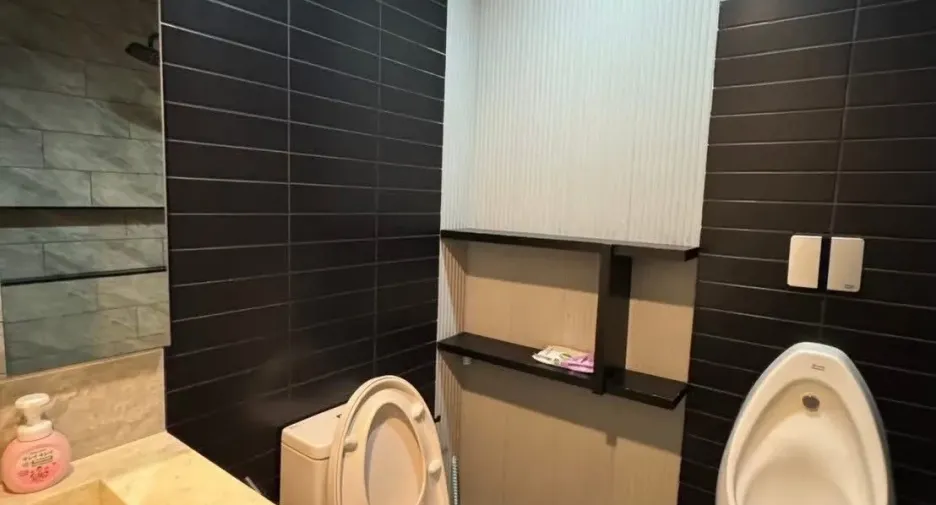 Casa en venta y en alquiler de 4 habitaciones en Huai Khwang, Bangkok
