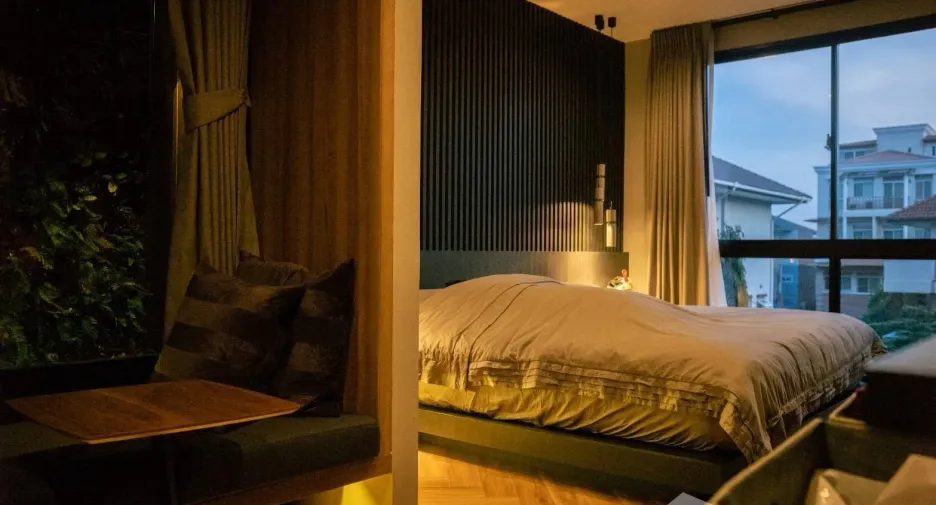 Casa en venta y en alquiler de 4 habitaciones en Huai Khwang, Bangkok
