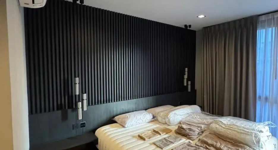 Casa en venta y en alquiler de 4 habitaciones en Huai Khwang, Bangkok