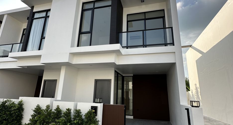 For sale 4 bedrooms townhouse in Bang Lamung, Chonburi