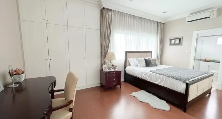 À louer 4 chambres villa à San Kamphaeng, Chiang Mai