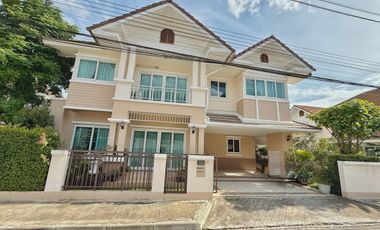 For rent 4 bedrooms villa in San Kamphaeng, Chiang Mai